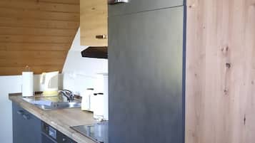 Kühlschrank, Ofen, Geschirrspüler, Kochgeschirr/Geschirr/Besteck