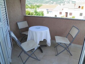 Outdoor dining - Wohnung in Baška mit Eigenem Balkon und Meerblick by Interhome (Krk/Baška)