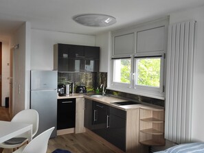 Fridge, dishwasher, cookware/dishes/utensils - Appartement in Sankt Englmar mit Großem Balkon by Interhome (Sankt Englmar)