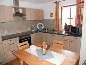 Fridge, oven, dishwasher, cookware/dishes/utensils - Gemütliche Wohnung im Zentrum von Reit im Winkl by Interhome (Reit im Winkl)