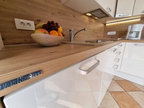 Fridge, microwave, dishwasher, cookware/dishes/utensils - Wohnung mit Balkon, tolle Lage by Interhome (Crikvenica)