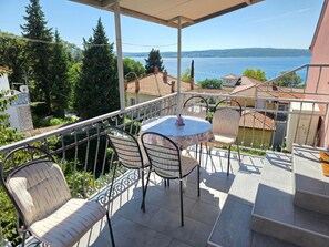 Outdoor dining - Wohnung 150m vom Sandstrand by Interhome (Crikvenica)
