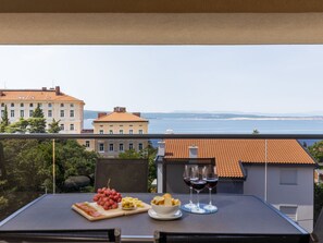 Outdoor dining - Modernes Apartment in Crikvenica mit Gemeinschaftspool by Interhome (Crikvenica)