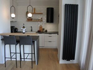 Réfrigérateur, micro-ondes, four, lave-vaisselle