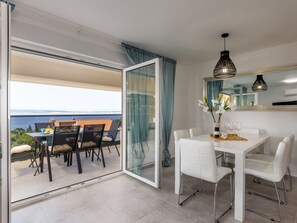 Outdoor dining - Modernes Apartment in Crikvenica mit Gemeinschaftspool by Interhome (Crikvenica)