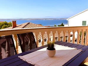 Outdoor dining - Wohnung mit Balkon und Meerblick by Interhome (Crikvenica)