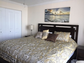 2 bedrooms, iron/ironing board, WiFi, bed sheets - Marco Island High-rise Beachfront 2BR Condo with Balcony, Pool,& Walkable Dining (Marco Island)