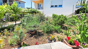 A residential building with a garden in front, a balcony, and a clear blue sky. - Wohnung für 7 Personen, 100m vom Strand by Interhome (Crikvenica)