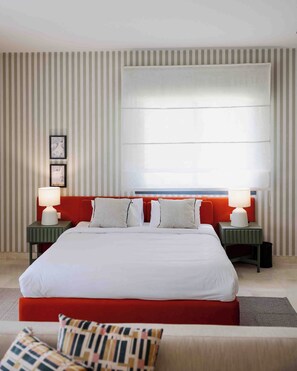 Tabla de planchar con plancha, wifi gratis y ropa de cama 