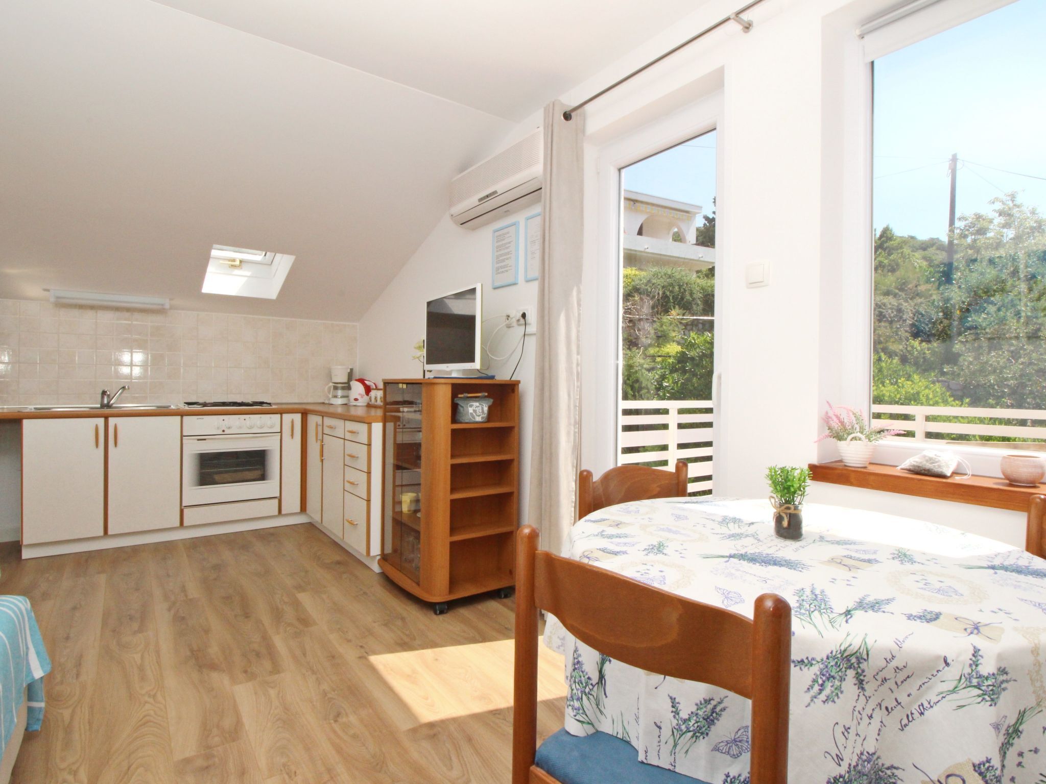 Fridge, oven, cookware/dishes/utensils