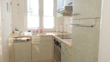Kühlschrank, Mikrowelle, Ofen, Geschirrspüler