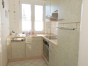 Kühlschrank, Mikrowelle, Ofen, Geschirrspüler