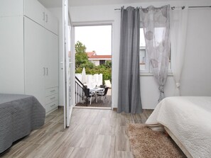 Internet - Gemütliches Appartement in Baška mit Eigener Terrasse by Interhome (Krk/Baška)