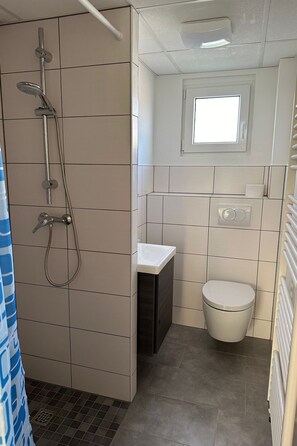 Bathroom - Ferienbungalow Lais - Seite 1 by Interhome (Loissin)