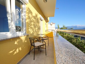 Outdoor dining - Appartement in Baška mit Eigenem Balkon by Interhome (Krk/Baška)