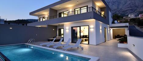 Et oppvarmet basseng