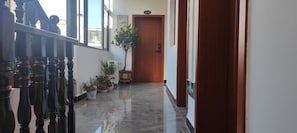 Interior - Shangri-La Chenxia Courtyard Homestay (Deqin)