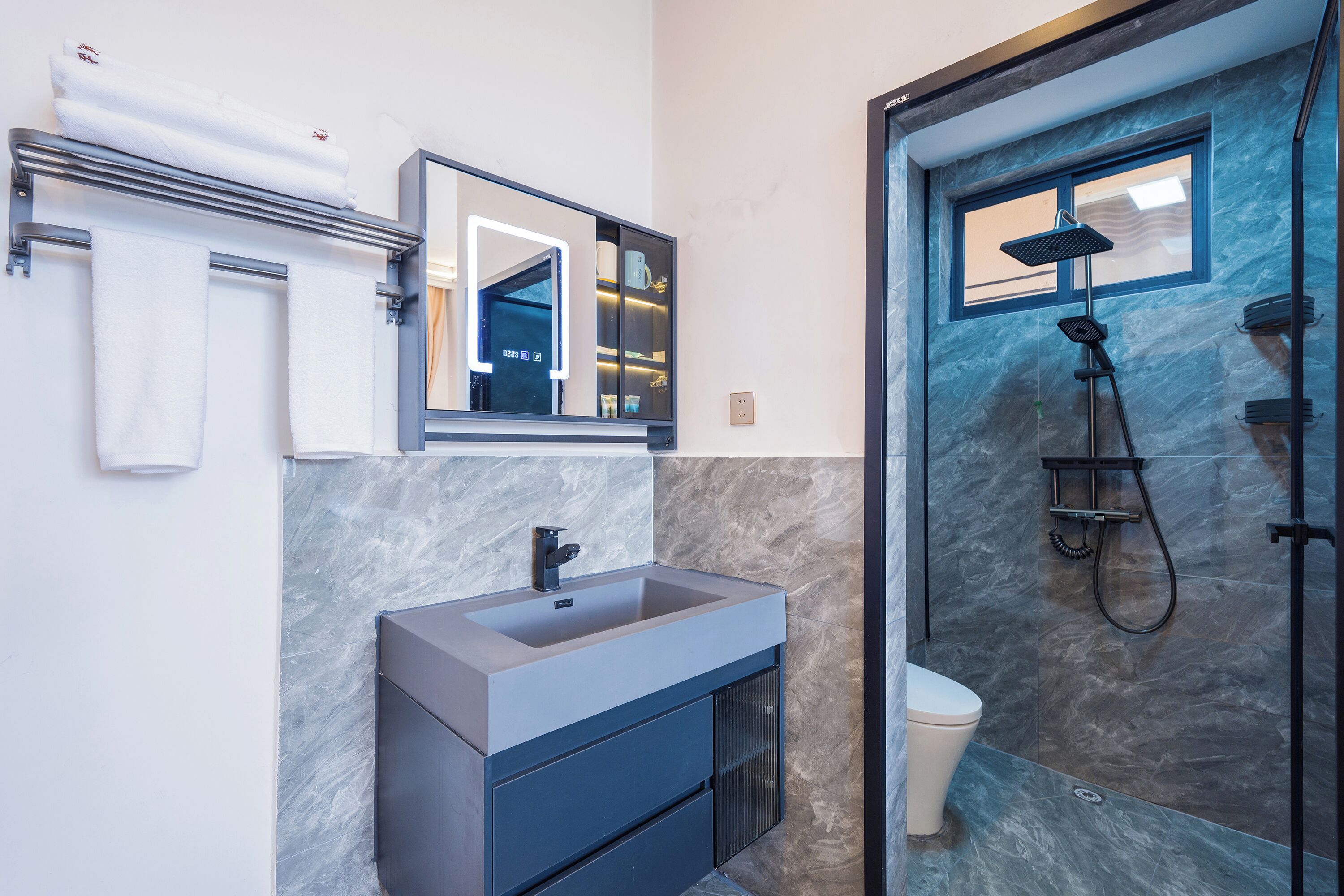 Luxury-Zweibettzimmer, Bergblick | Badezimmer