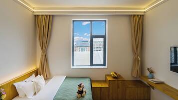 Luxury Twin Room, Mountain View | Desk, laptop workspace, blackout drapes, free WiFi