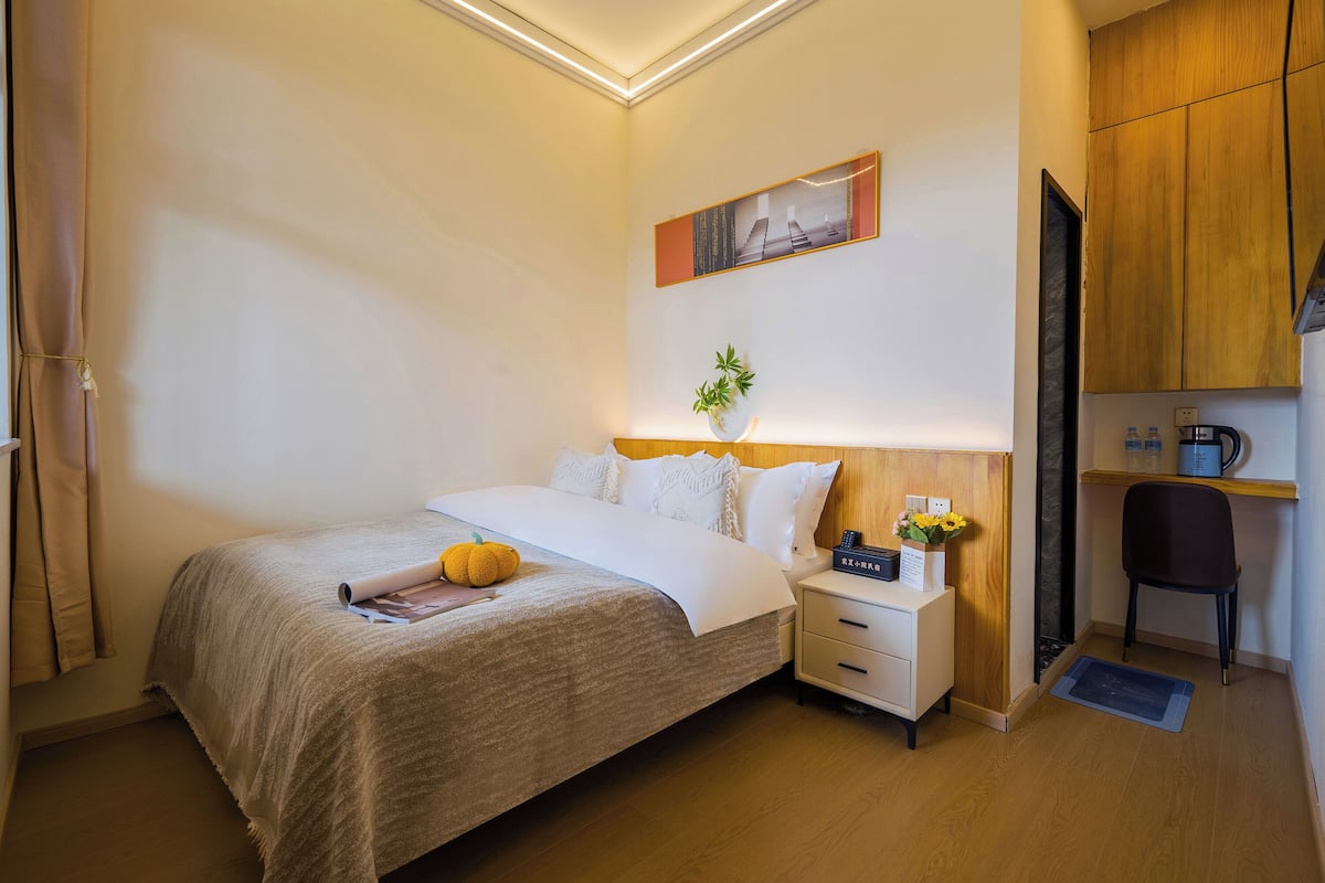 Superior Double Room, Mountain View | Desk, laptop workspace, blackout drapes, free WiFi