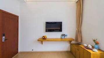 Standardværelse med 2 enkeltsenge - bjergudsigt | Skrivebord, arbejdsområde til bærbare computere, mørklægningsgardiner