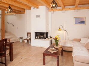 Fireplace - mit Whirlpool by Interhome (Makarska)