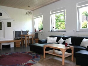TV - Helle Ferienwohnung in Mehren mit Eigenem Garten by Interhome (Dreis-Brück)