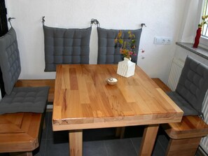 Dining - Helle Ferienwohnung in Mehren mit Eigenem Garten by Interhome (Dreis-Brück)