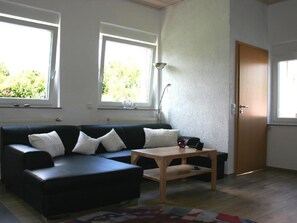 TV - Helle Ferienwohnung in Mehren mit Eigenem Garten by Interhome (Dreis-Brück)