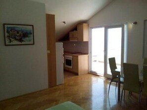 Interior - Wohnung mit Blick auf das Wasser by Interhome (Makarska)