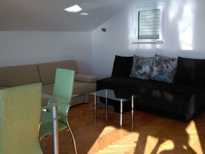TV - Wohnung mit Blick auf das Wasser by Interhome (Makarska)