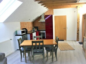 Fridge, dishwasher, cookware/dishes/utensils - Helle Ferienwohnung in Mehren mit Eigenem Garten by Interhome (Dreis-Brück)