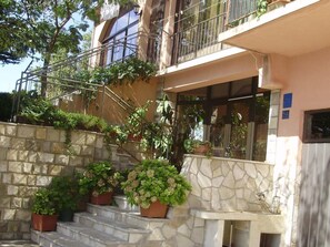 Exterior detail - Bella Vista by Interhome (Makarska)