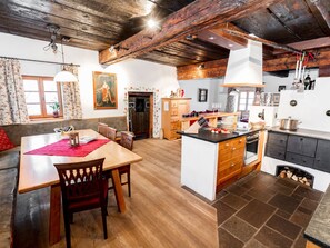 Frigorífico, microondas, horno y lavavajillas