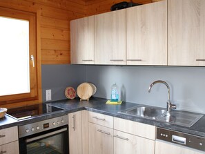 Fridge, microwave, oven, dishwasher - Gemütliche Almhütte direkt im Skigebiet by Interhome (Klippitztörl)