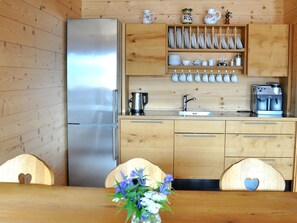 Fridge, oven, dishwasher, cookware/dishes/utensils - Ferienhaus by Interhome (Klippitztörl)