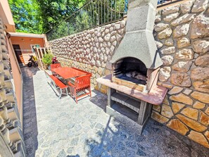 Outdoor dining - Wohnung in Crikvenica mit Terrasse und Grill by Interhome (Crikvenica)