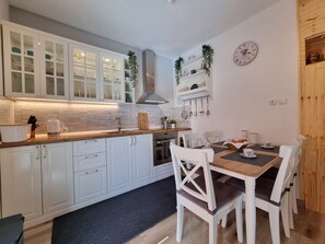 Dining - Wohnung mit Terrasse und Grill in Strandnähe by Interhome (Crikvenica)