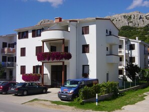 Exterior - Appartement in Baška mit Grill by Interhome (Krk/Baška)