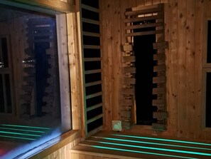Sauna - Schwedisches Glück, zwischen Wäldern und einem See by Interhome (Landvetter)