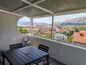 Outdoor dining - Appartement in Baška by Interhome (Krk/Baška)