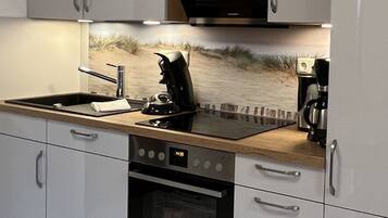 Kühlschrank, Mikrowelle, Ofen, Geschirrspüler