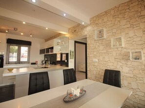 Dining - Wohnung "Martina" mit Terrasse by Interhome (Crikvenica)
