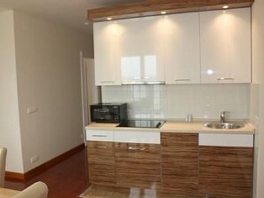 Fridge, microwave, dishwasher, cookware/dishes/utensils - mit Blick auf das Wasser by Interhome (Crikvenica)