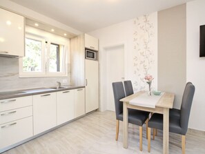 Dining - Tolles Appartement in Baška mit Eigenem Balkon by Interhome (Krk/Baška)