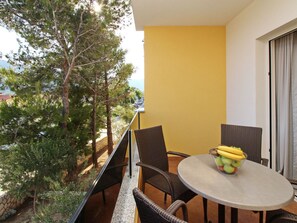 Outdoor dining - Tolles Appartement in Baška mit Eigenem Balkon by Interhome (Krk/Baška)