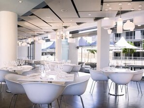 Banquet hall - "Harbour Bridge 214" by Interhome (Cape Town - City Center)