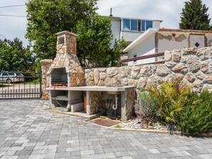 Outdoor dining - Appartement in Baška mit Eigenem Balkon by Interhome (Krk/Baška)