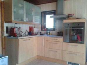 Kühlschrank, Mikrowelle, Ofen, Geschirrspüler