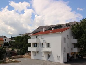 Exterior - Appartement in Baška mit Eigener Terrasse by Interhome (Krk/Baška)